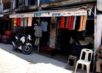 پرولا میں پولیس حفاظت کے درمیان کھلیں مسلمانوں کی دکانیں