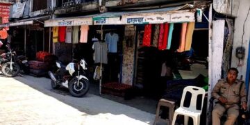 پرولا میں پولیس حفاظت کے درمیان کھلیں مسلمانوں کی دکانیں