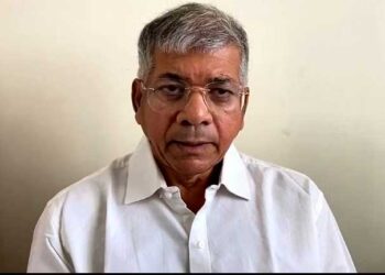 پرکاش امبیڈکر نے  خلد آباد میں موجود اورنگ زیب کے مقبرہ پر حاضری دی