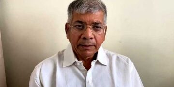 پرکاش امبیڈکر نے  خلد آباد میں موجود اورنگ زیب کے مقبرہ پر حاضری دی