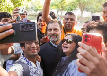 ’ایک طرف مہاتما گاندھی ہیں اور دوسری طرف گوڈسے‘: راہل بی جے پی وآر ایس ایس پر جم کر برسے