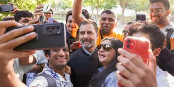 ’ایک طرف مہاتما گاندھی ہیں اور دوسری طرف گوڈسے‘: راہل بی جے پی وآر ایس ایس پر جم کر برسے