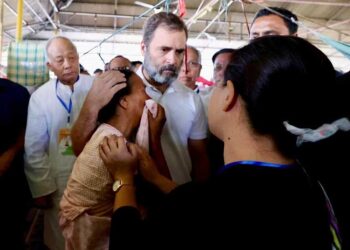 منی پور میں  نسلی تشدد سے متاثر لوگوں سےراہل گاندھی کی ملاقات