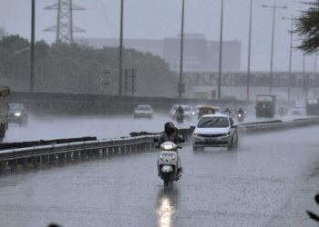 دہلی این سی آر میں بارش، لوگوں کو شدید گرمی سے راحت