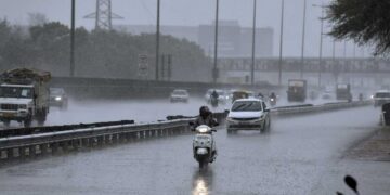 دہلی این سی آر میں بارش، لوگوں کو شدید گرمی سے راحت