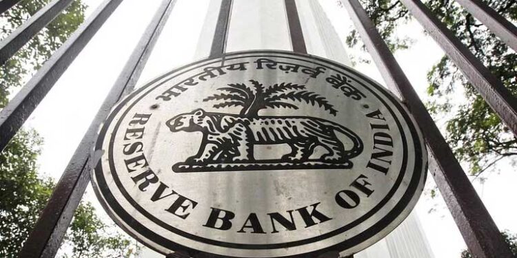 نہ ہی 500 کے نوٹ بند کیے جائیں گے، اور نہ ہی بند 1000 روپے کے نوٹ کی دوبارہ چھپائی ہوگی: آر بی آئی