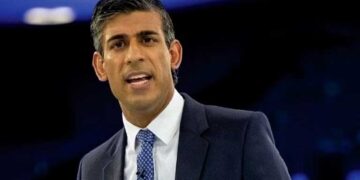 برطانوی وزیر اعظم رشی سُنک نے یوکرینی صدر زیلینسکی کو کھلائی ماں کے ہاتھوں سے بنی برفی