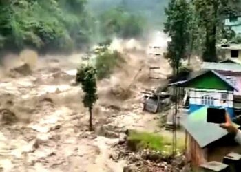 سکم میں بھاری بارش، لینڈ سلائیڈنگ اور سیلاب