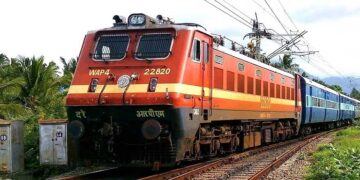 شارٹ سرکٹ سے سیالدہ-اجمیر ایکسپریس میں لگی زبردست آگ، مسافروں نے کھڑکی سے کود کر بچائی جان