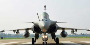 بحر ہند میں ہندوستانی جنگی طیارہ سکھوئی کی گونج