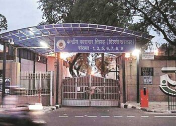 تہاڑ جیل میں تلاشی مہم کے دوران قیدیوں اور جیل وارڈن کے درمیان تصادم