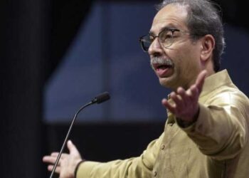 ’ہم نایک ہیں یا کھلنایک یہ عوام طے کرے گی، لیکن آپ نالائق ضرور ہیں‘، ادھو ٹھاکرے کا شندے-فڑنویس پر حملہ