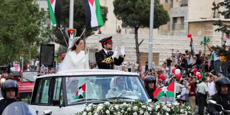 اردن کے ولی عہد الحسین اور سعودی شہری رجوہ آل سیف شادی کے بندھن میں بندھ گئے