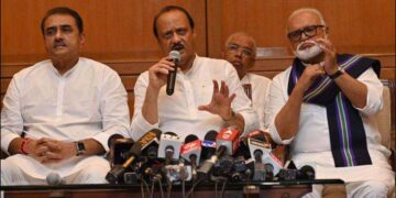 ہنگامہ کے درمیان اجیت پوار نے این سی پی کے نئے دفتر کا کیا افتتاح