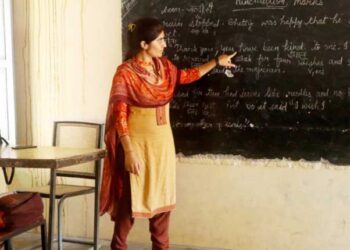 بہار میں اب ٹیچرس کی آن لائن حاضری – تدریس کے دوران واٹس ایپ چیٹنگ پر پابندی