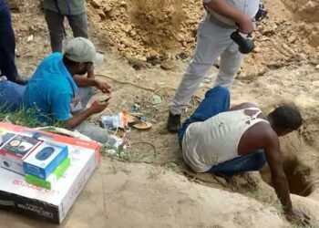 نالندہ میں بورویل میں گرابچہ ، این ڈی آر ایف کا بچاؤ آپریشن شروع