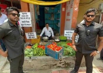 وارانسی  میں ٹماٹر کی حفاظت کے لیے باؤنسر کی تعیناتی پر ہنگامہ، مقدمہ درج