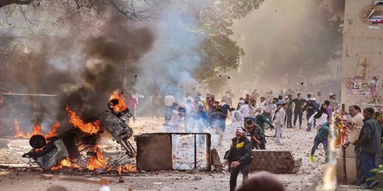 دہلی فساد: آتش زنی اور لوٹ مار کے 6 ملزمان عدالت سے بری