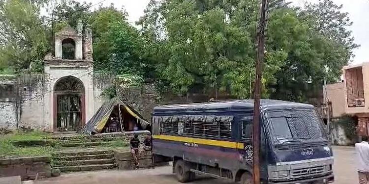 مسجد میں داخلے پر پابندی کے خلاف بمبئی ہائی کورٹ میں دستک