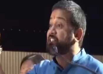 آپ 2000 روپے اپنے پاس رکھیں، صرف یہ بتائیں کہ سلنڈر 1400 روپے میں کیوں ملتا ہے؟