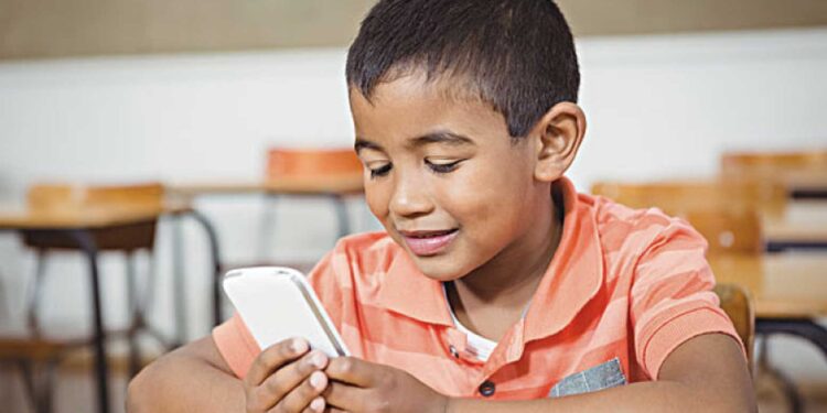 انٹرنیٹ کا منفی پہلو:سن 2015 سے نابالغ افراد سے منسلک جنسی نوعيت کے جرائم ميں بتدريج اضافہ