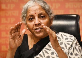 حکومت کی جانب سے شروع کی گئی مختلف اصلاحات کی وجہ سے اب بینک اچھا منافع کما رہے ہیں-وزیر خزانہ