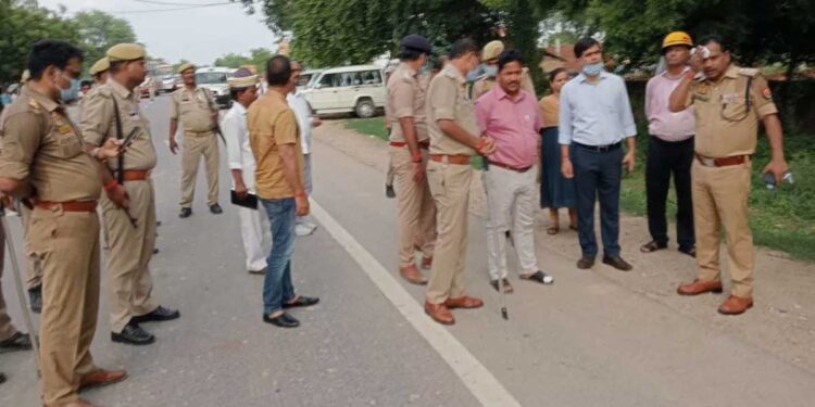 اتر پردیش کے پرتاپ گڑھ میں ٹیمپو کو ٹینکر نے روند ڈالا، 9 افراد کی دردناک موت7′ دیگر زخمی