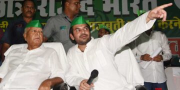 اس بار لڑائی این ڈی اے اور انڈیا کے درمیا ن ہوگی اور کامیابی انڈیا کو ملےگی۔لالو