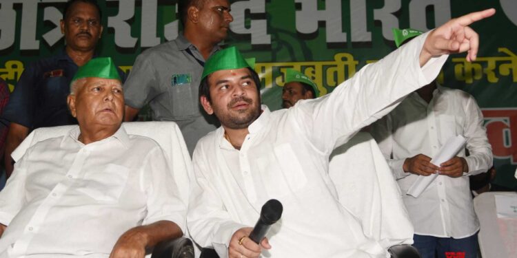 اس بار لڑائی این ڈی اے اور انڈیا کے درمیا ن ہوگی اور کامیابی انڈیا کو ملےگی۔لالو