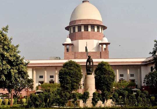دہلی آرڈیننس معاملے پر سپریم کورٹ کی جانب سے مرکزی حکومت کو نوٹس، دو ہفتوں میں جواب طلب
