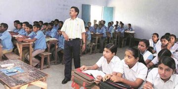 اساتذہ اگر داڑھی اور جینز- ٹی شرٹ میں نظر آئے تو کٹ جائے گی ایک دن کی تنخواہ