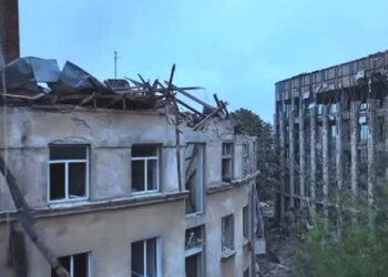 یوکرین کے لفیف شہر میں رہائشی عمارت پر گری روسی میزائل، 3 افراد کی موت، 8 دیگر زخمی