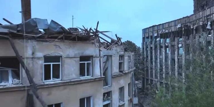 یوکرین کے لفیف شہر میں رہائشی عمارت پر گری روسی میزائل، 3 افراد کی موت، 8 دیگر زخمی