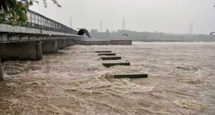 یمنا خطرے کی سطح سے اوپر، دہلی میں ہائی الرٹ