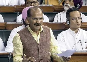 تحریک عدم اعتماد پر بحث کے دوران ادھیر رنجن چودھری لوک سبھا سے معطل