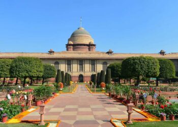 راشٹرپتی بھون کا امرت اُدیان دوبارہ کھلا