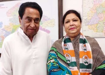 معروف شاعرہ انجم رہبر نے تھاما  کانگریس کا ہاتھ