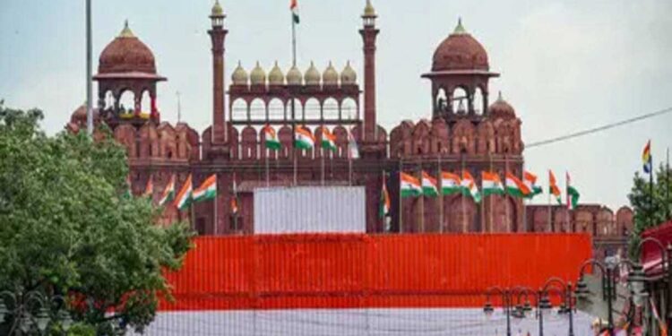 تقریب یوم آزادی میں شرکت کے لیے مہمانان خصوصی کے طور پر ملک بھر سے تقریبا 1800 افراد دہلی مدعو