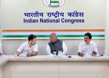 لوک سبھا انتخابات کی حکمت عملی مرتب کرنے کے لئے کانگریس کی میٹنگ