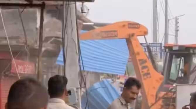 نوح میں بلڈوزر کی مسلسل کارروائی سے عوام میں خوف و ہراس