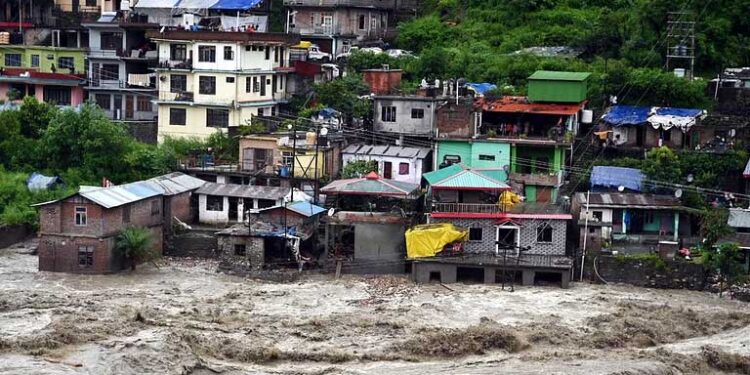 ہماچل پردیش میں بادل پھٹنے اور زمین کھسکنے سے 21 افراد ہلاک