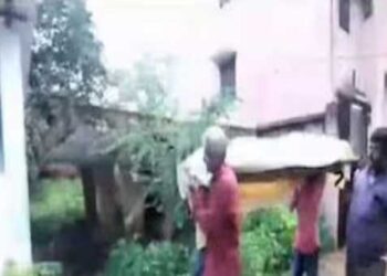 ہندو دوست کی موت پر مسلم دوستوں نے ادا کی آخری رسومات