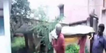 ہندو دوست کی موت پر مسلم دوستوں نے ادا کی آخری رسومات