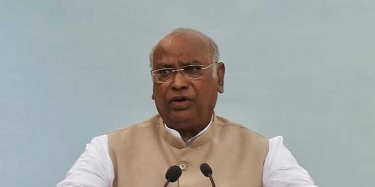 ویڈیو پیغام کے ذریعے کھڑگے کی جانب سے سائنس دانوں کو سلام