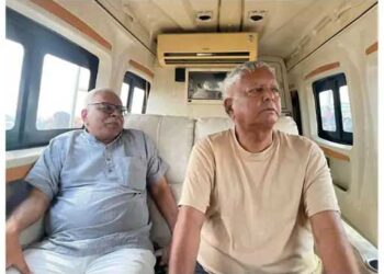 لالو پرساد اپنے پرانے دوست شیوانند تیواری کے ساتھ میرین ڈرائیو پہنچے