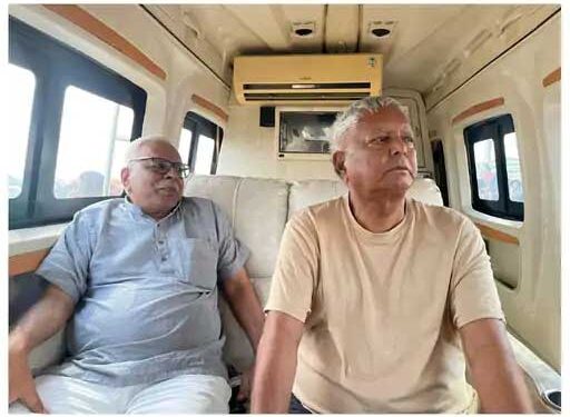 لالو پرساد اپنے پرانے دوست شیوانند تیواری کے ساتھ میرین ڈرائیو پہنچے