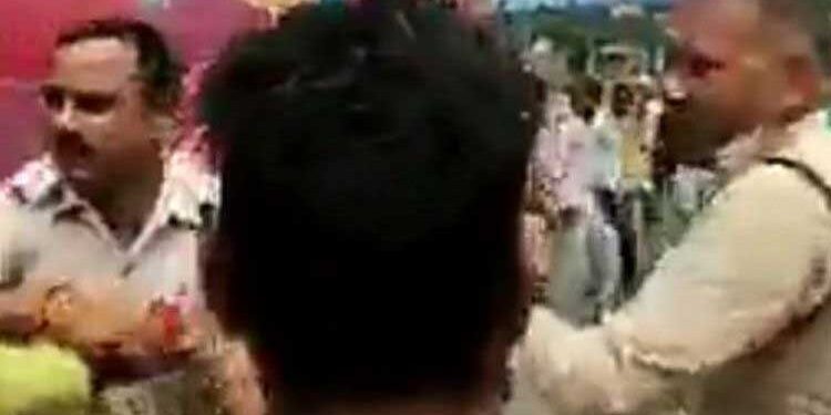 ممبئی میں ہندو لڑکی سے بات کرنے پرمسلم نوجوان پرشدت پسندوں کاحملہ