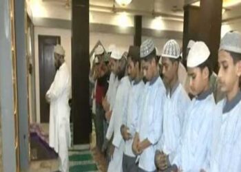 لکھنئو میں چندریان-3 کی کامیاب لینڈنگ کے لیےنمازادا کی گئی اور دعاہوئی