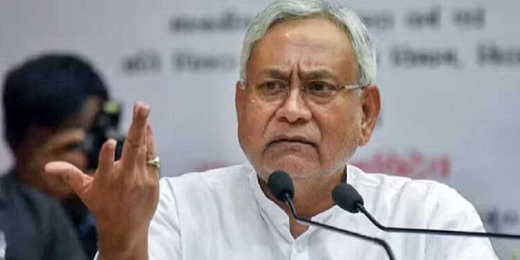 نتیش کمار کی تقریر کے دوران حفاظتی حصار توڑنے کی کوشش