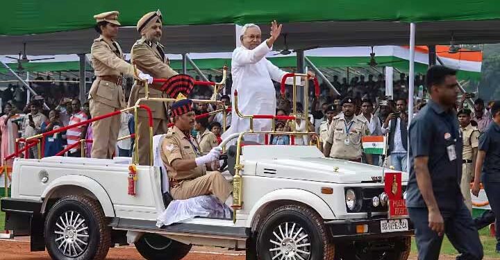 77ویں یوم آزادی پرپٹنہ گاندھی میدان میں وزیر اعلیٰ نتیش کمار کے ہاتھوں پرچم کشائی